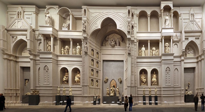 Full-scale model of the unbuilt medieval Duomo facade with statues in niches in a museum hall